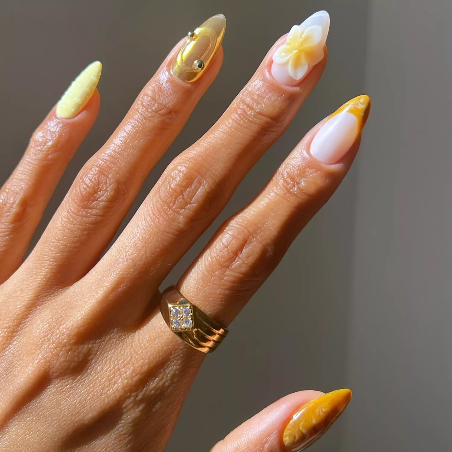 nails with yellow 3d flowers